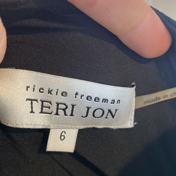 TERI JON DRESS SIZE 6 - Picture 7 of 8